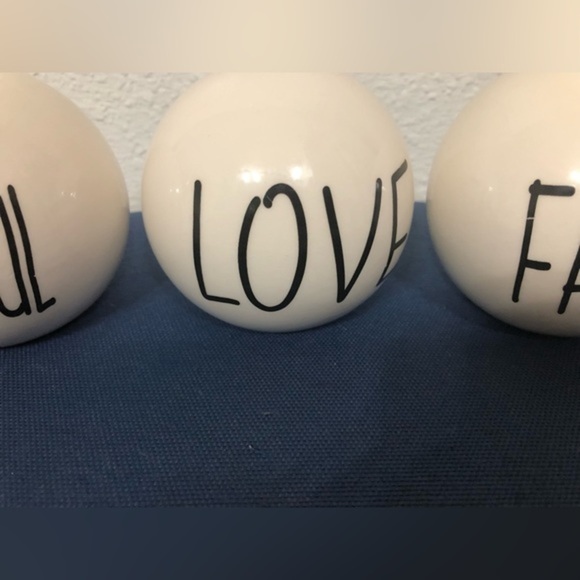 2 Ivory ceramic farmhouse tabletop paper weight decor Love Family Thankful new - Picture 11 of 15